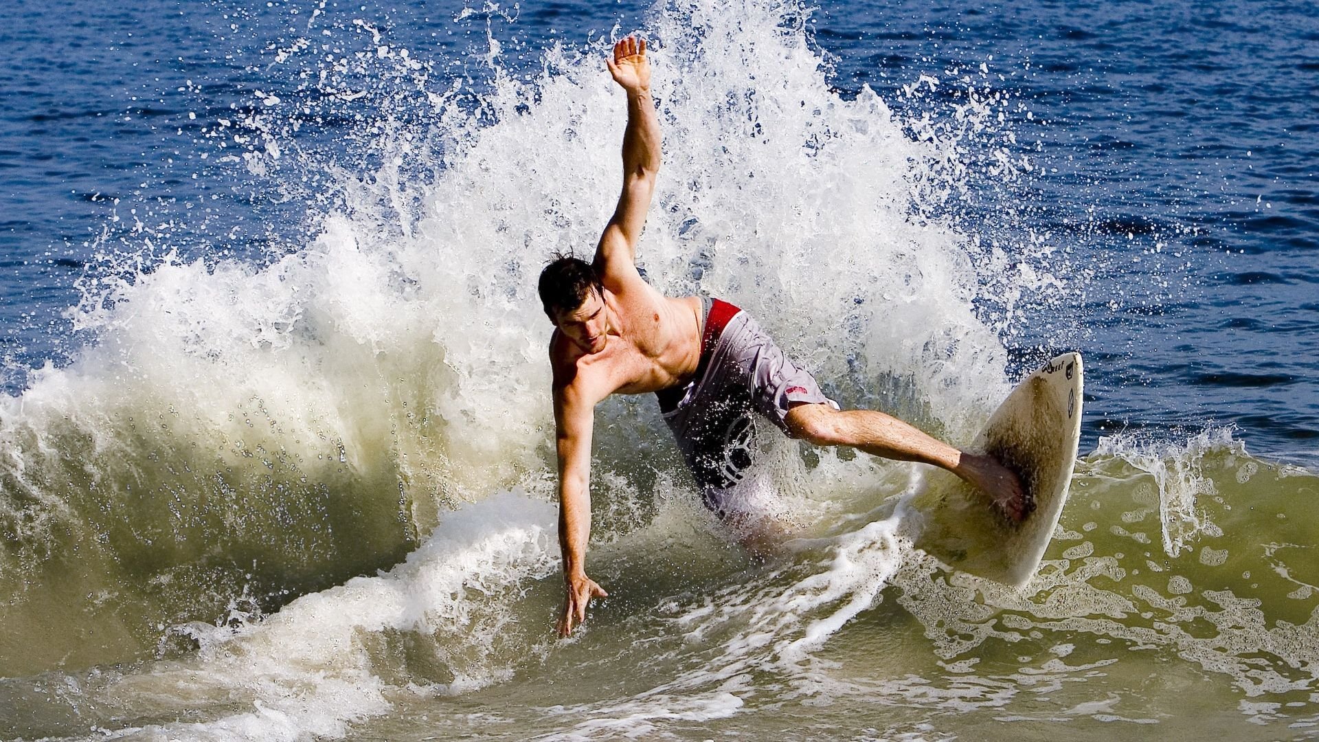 开云综合服务-“撞击瞬间：惊心动魄的碰撞现场”，碰撞hit