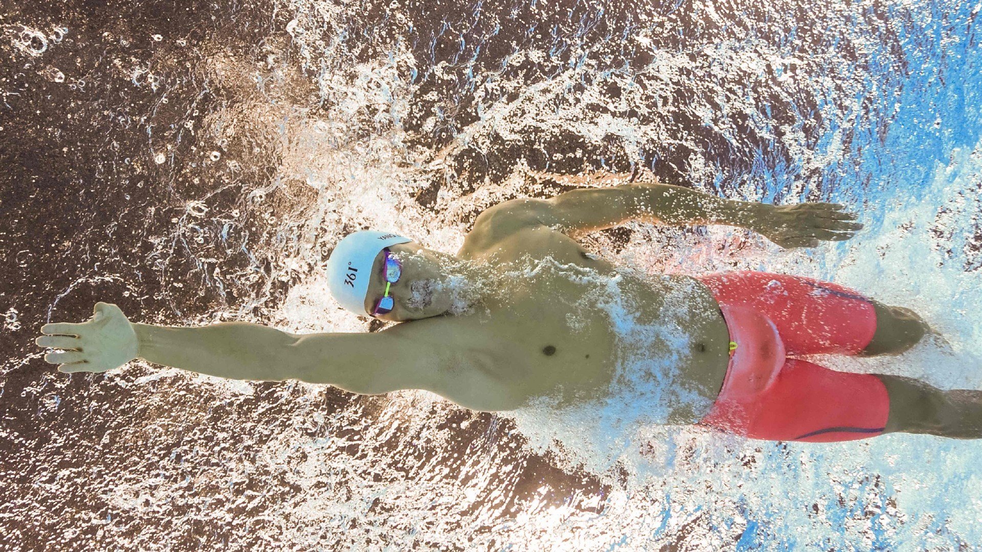 -夜光自行车环城赛，灯火辉煌中的速度激情，自行车夜骑照明选择